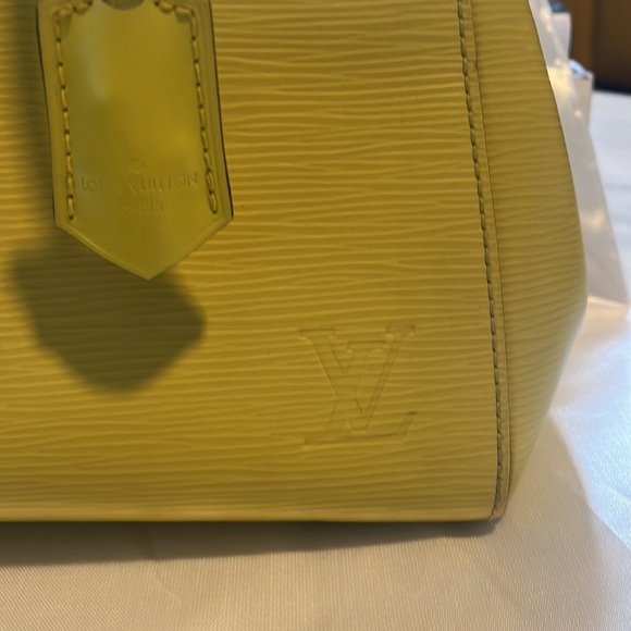 Louis Vuitton Authentic Vintage Leather Epi Bag - Picture 2 of 4